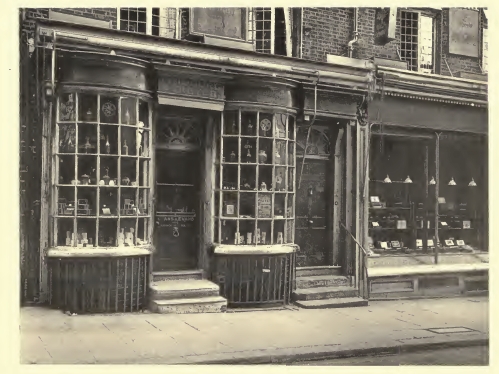 shop 1920 (Source: Evans)