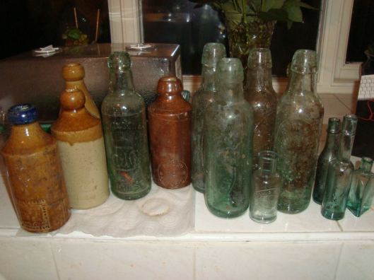 Victorian bottles (Source: http://forums.pigeonwatch.co.uk/forums/topic/157491-digging-victorian-bottles/)